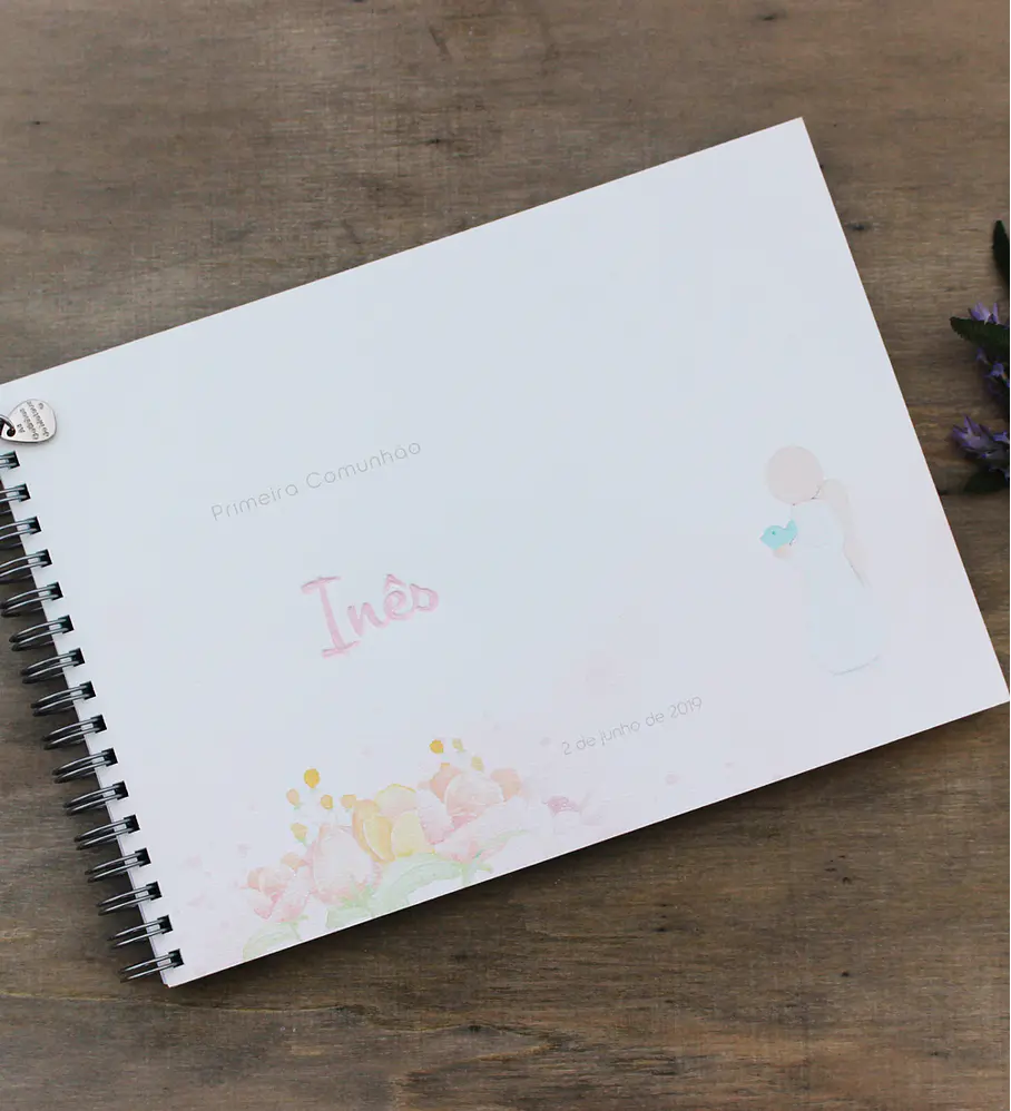 Caderno de mensagens com flores