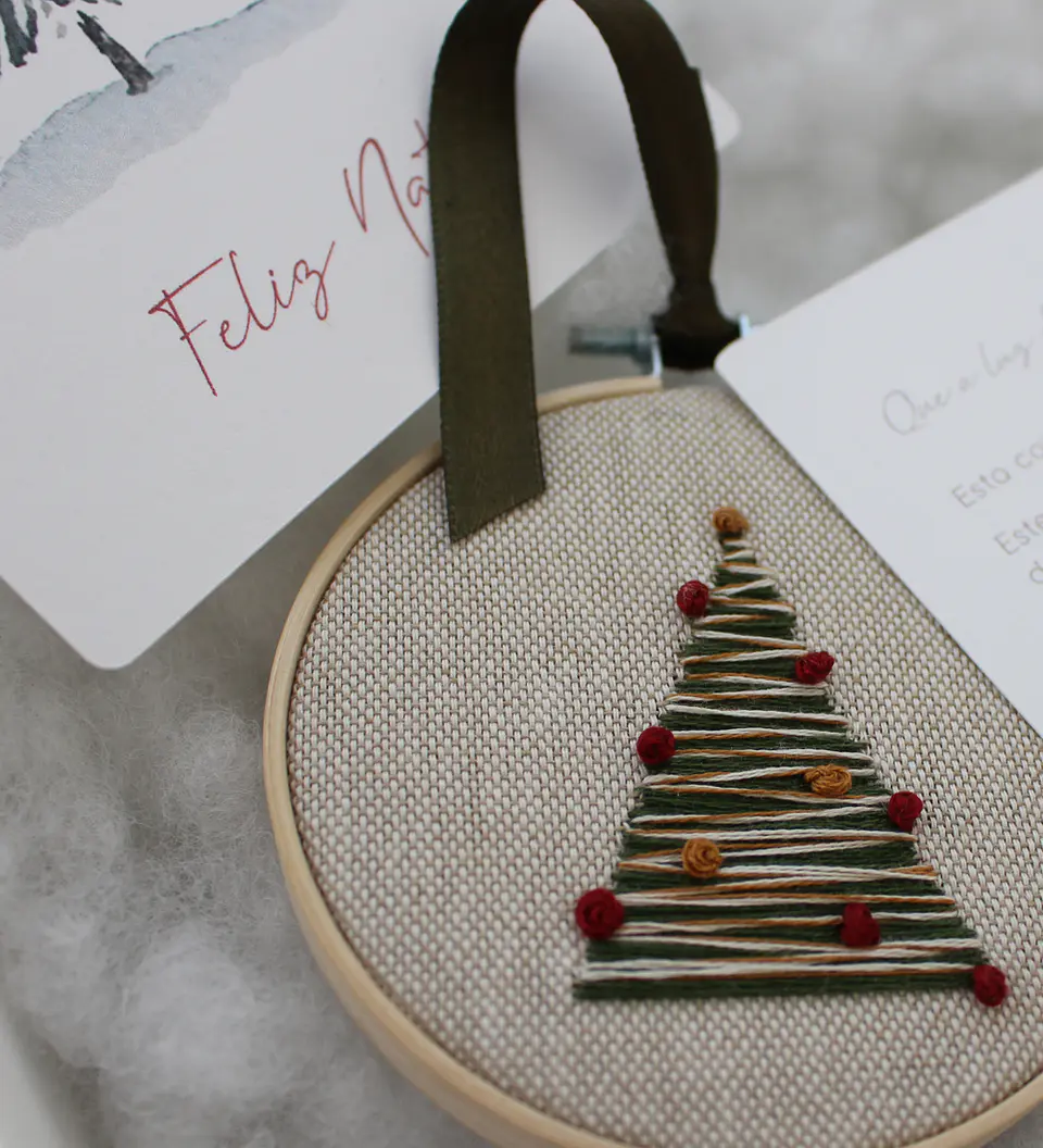 Bastidor de Natal com Àrvore bordada à mão e postal 1