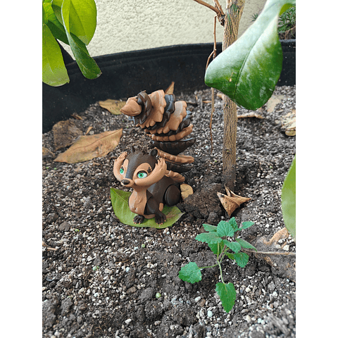 Figura Decorativa y Articulada de Ardilla