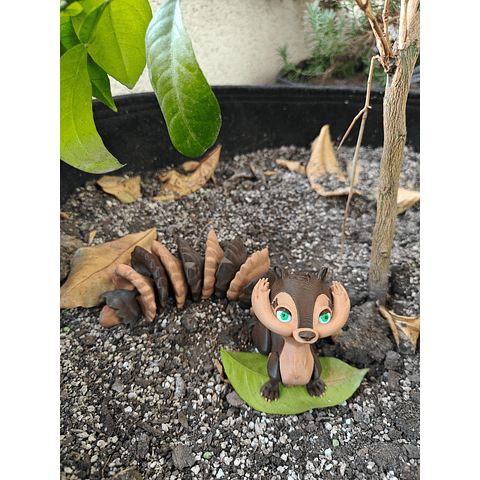 Figura Decorativa y Articulada de Ardilla