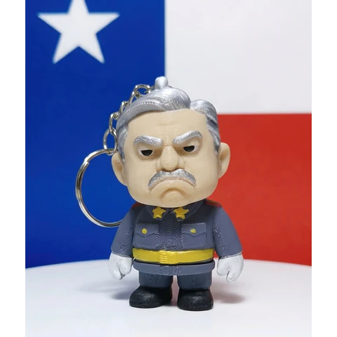 Llavero en Figura Articulada de Augusto Pinochet