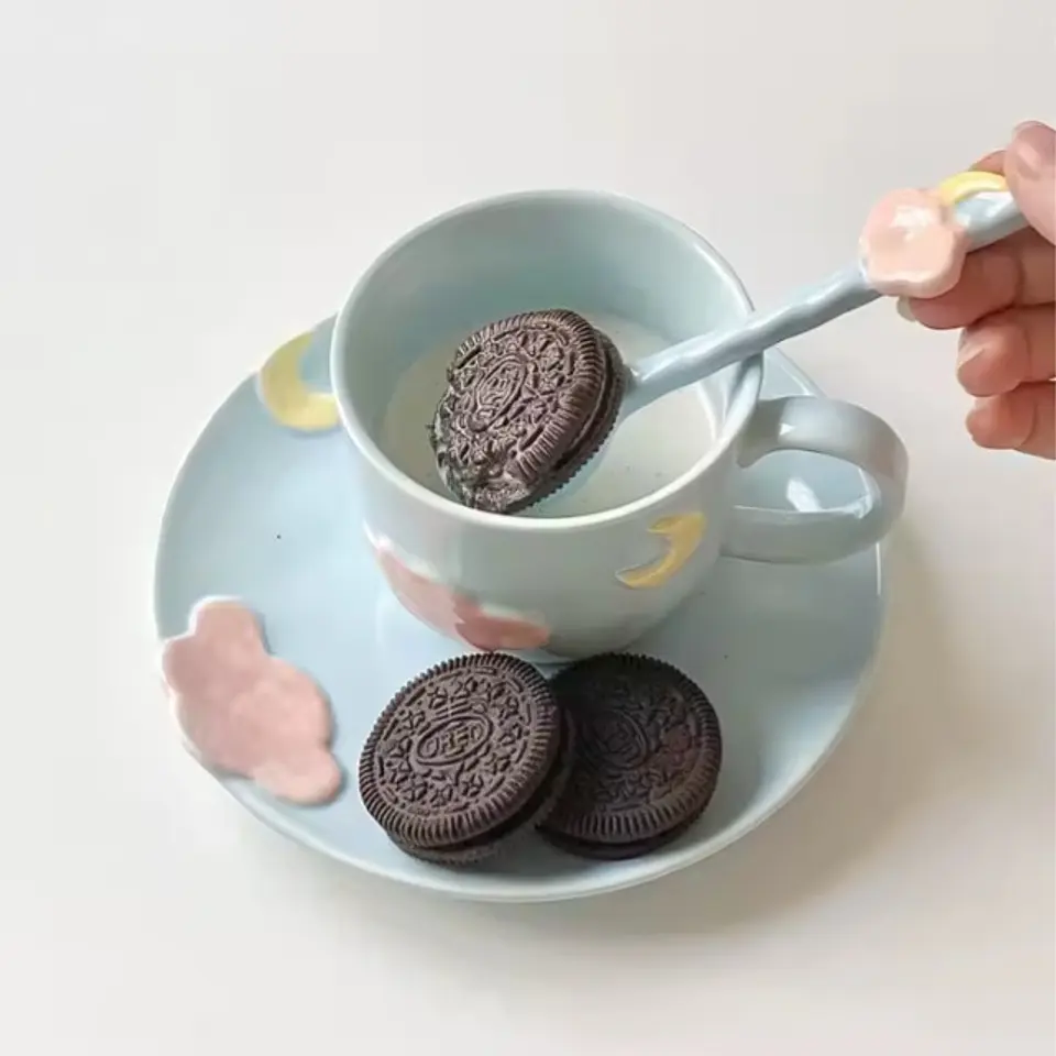 Taza de Cerámica con Diseño de Nubes Pintada a Mano T-00041 4