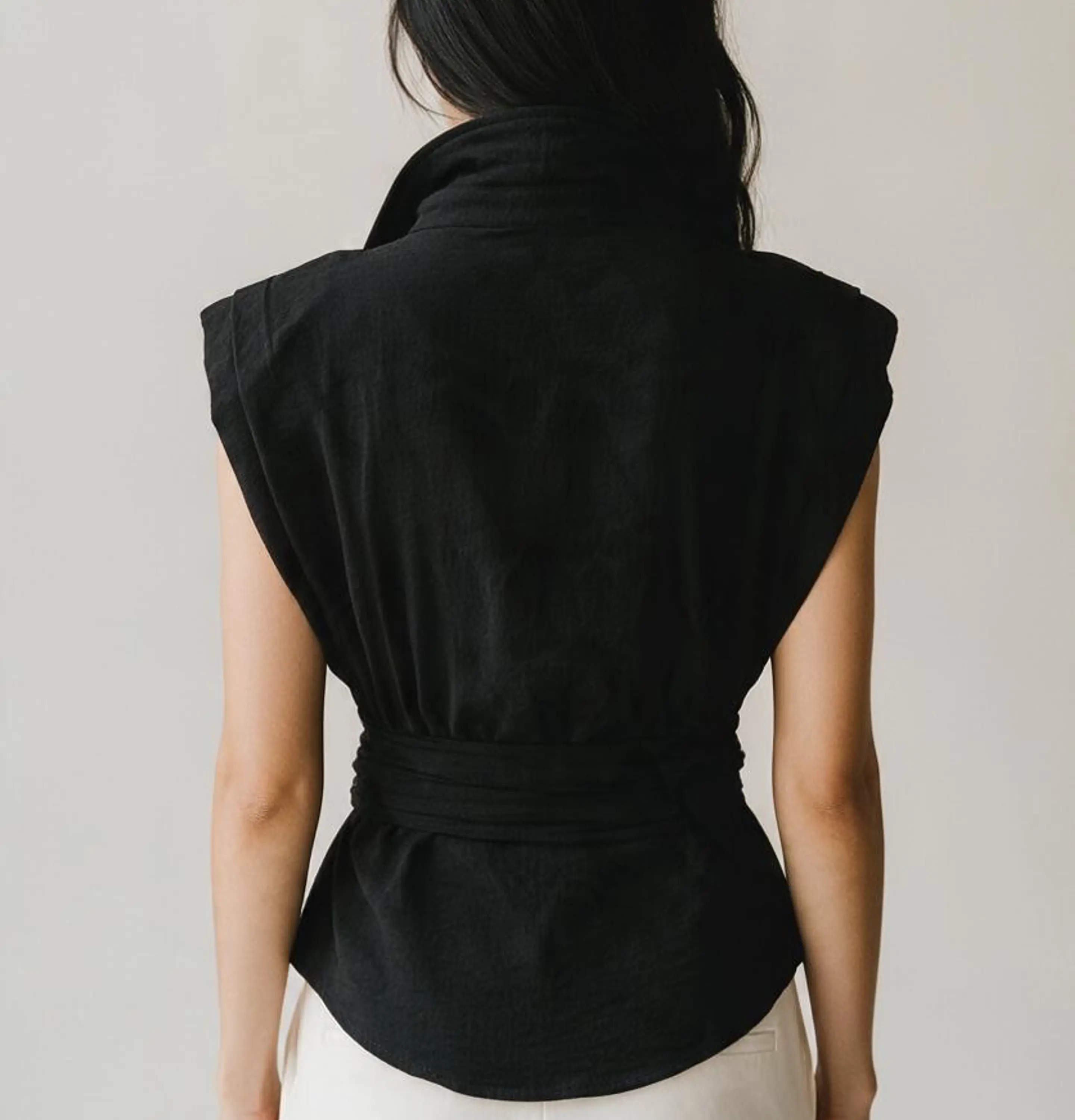 Blusa con hombreras M 2