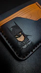 Billetera de Cuero Conceptual – Homenaje a BATMAN - Miniatura 3
