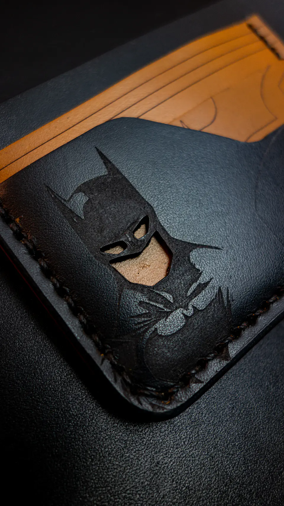Billetera de Cuero Conceptual – Homenaje a BATMAN 3