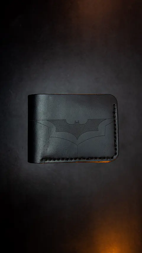 Billetera de Cuero Conceptual – Homenaje a BATMAN