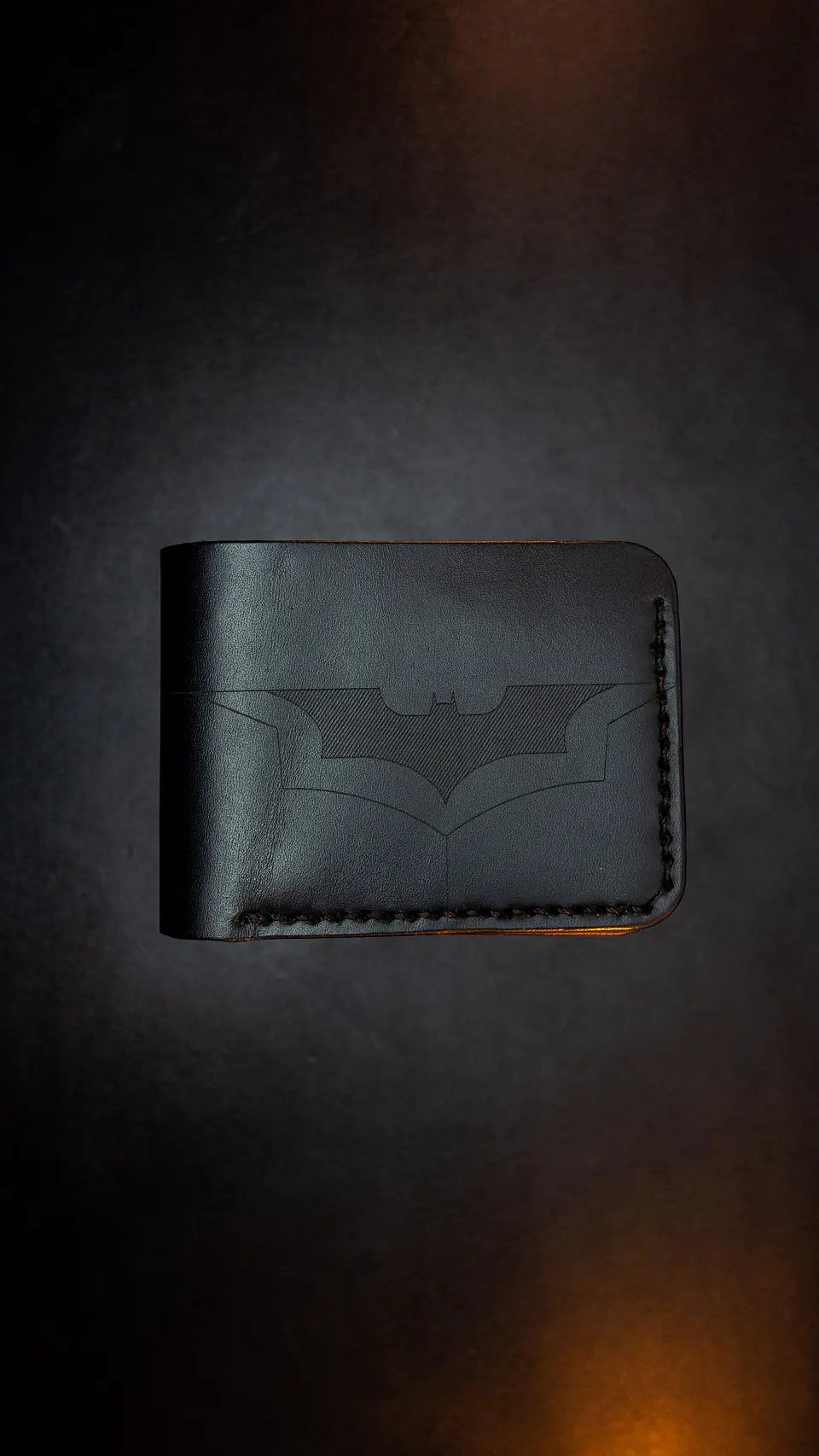 Billetera de Cuero Conceptual – Homenaje a BATMAN 1