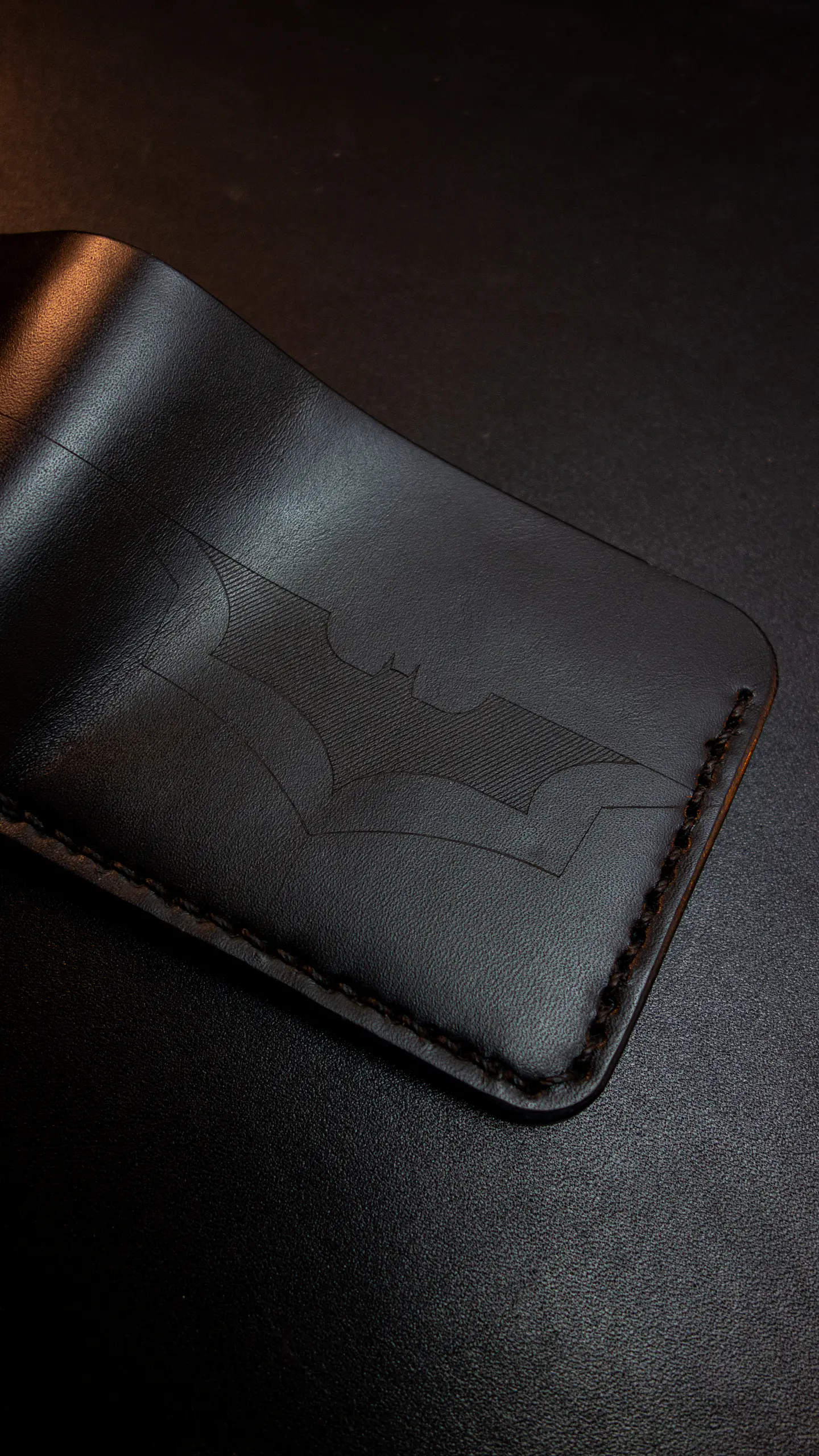 Billetera de Cuero Conceptual – Homenaje a BATMAN 4