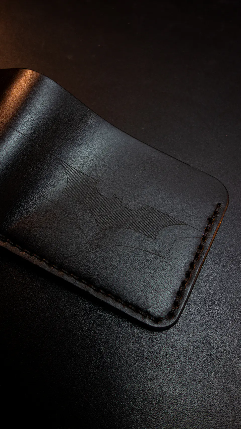 Billetera de Cuero Conceptual – Homenaje a BATMAN 4