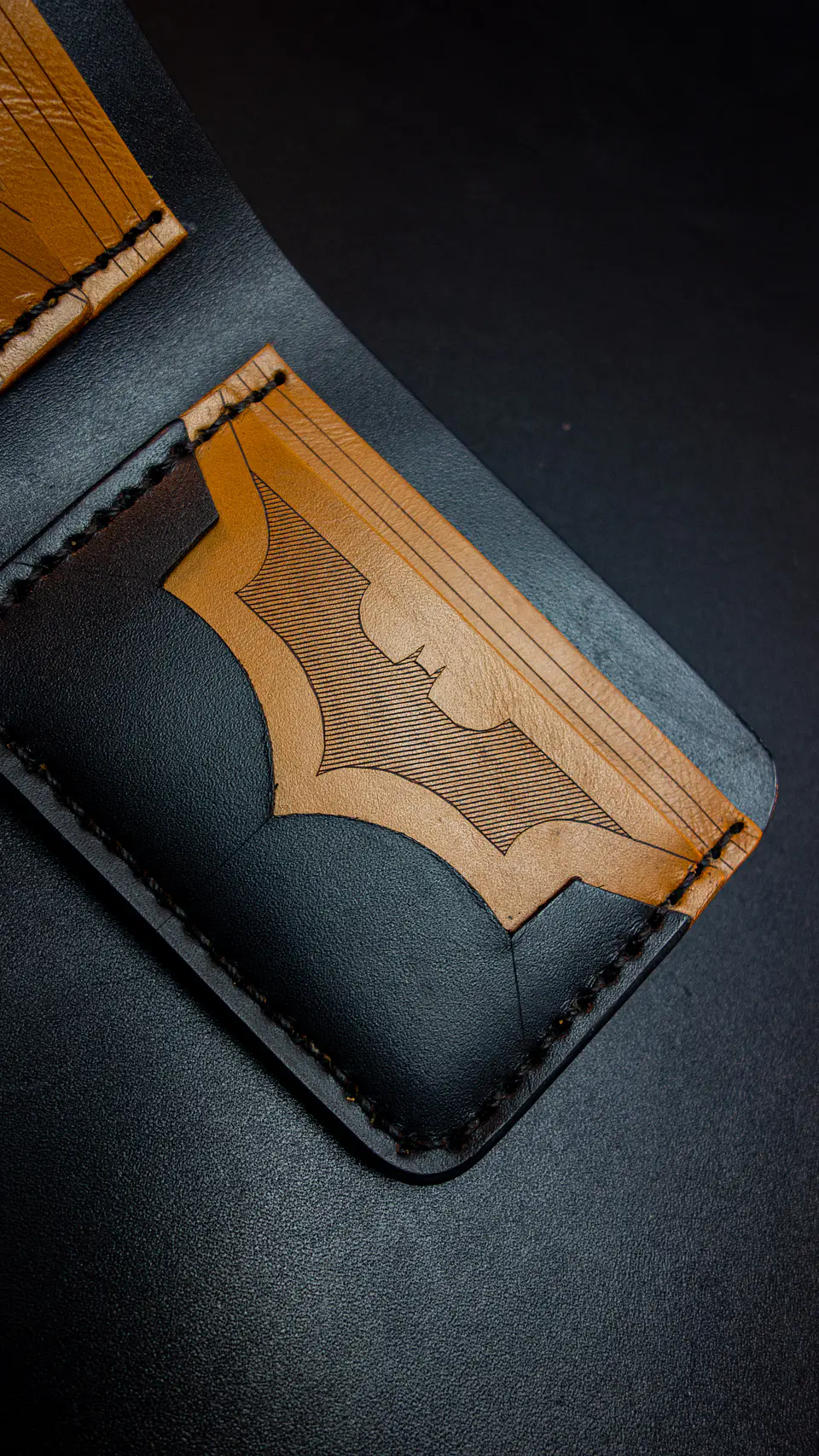 Billetera de Cuero Conceptual – Homenaje a BATMAN 5