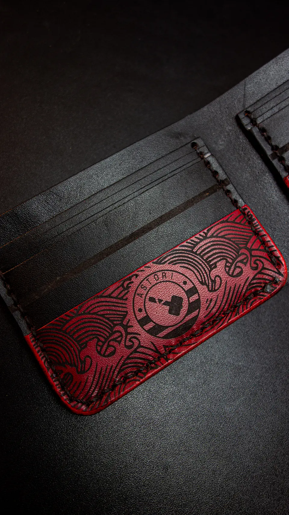 🔥 Billetera de Cuero One Piece – Homenaje a Luffy Gear 5 | Poder y Libertad 4