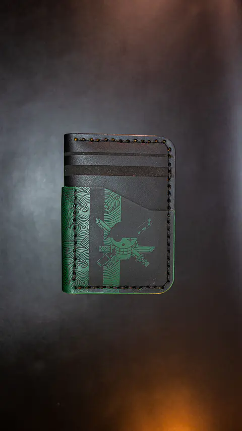 TARJETERO VERTICAL DE CUERO  / ZORO ONEPIECE  