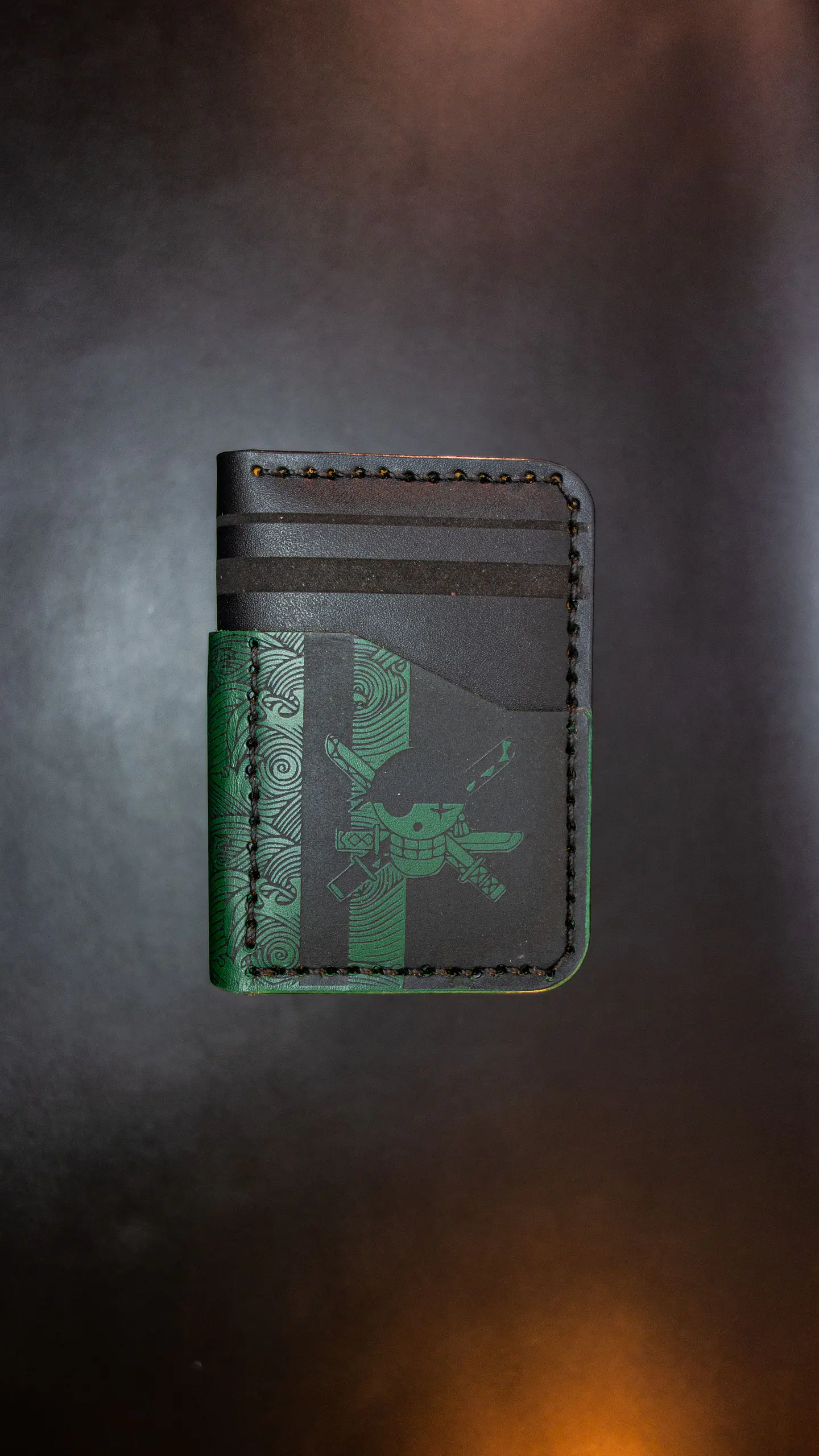 TARJETERO VERTICAL DE CUERO  / ZORO ONEPIECE   1