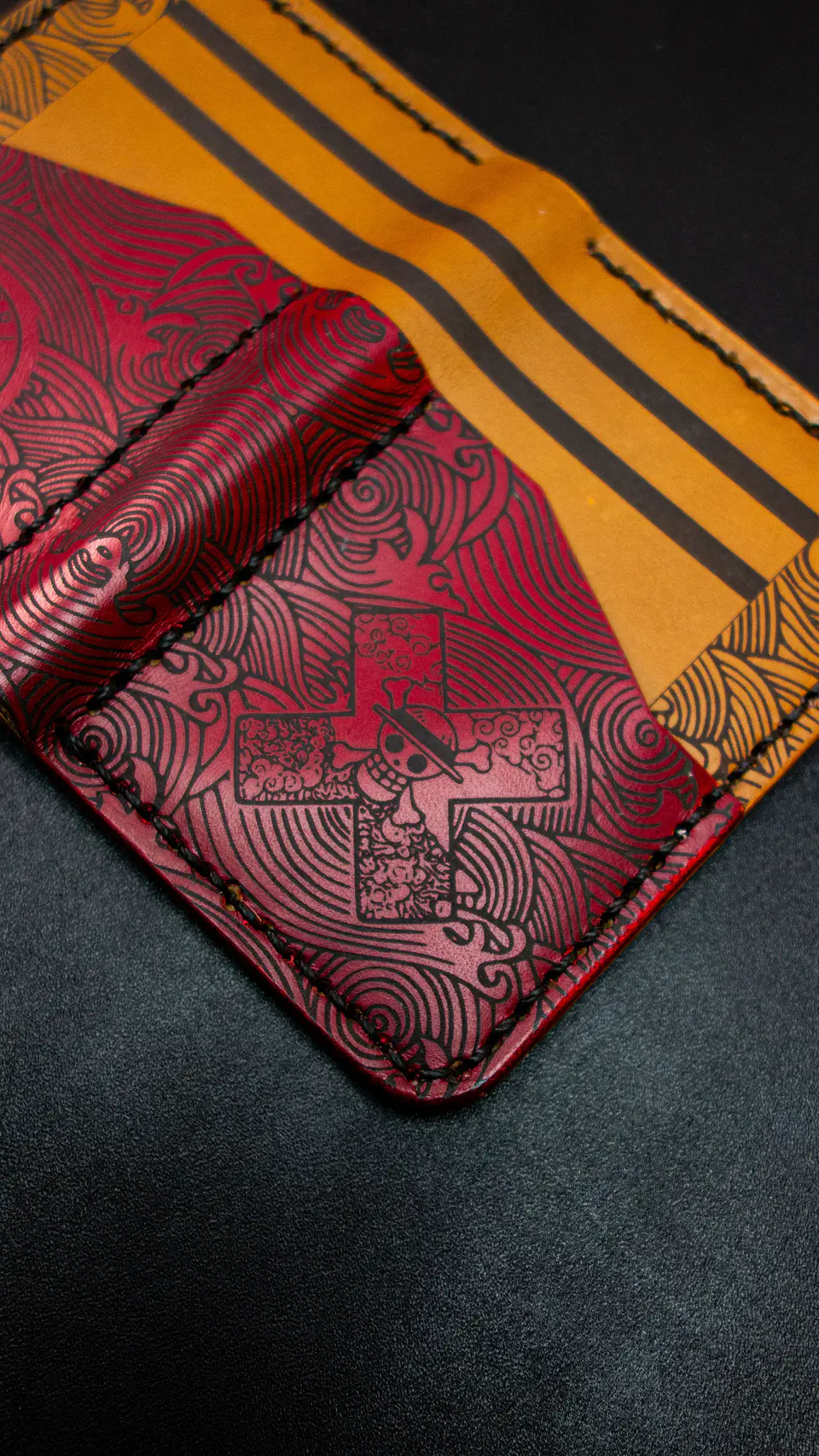 TARJETERO VERTICAL DE CUERO  / LUFFY ONEPIECE VERSION 2 7