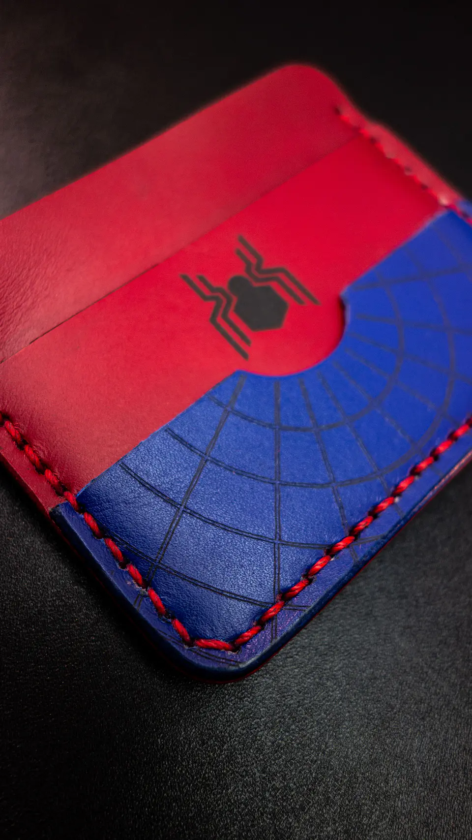 TARJETERO SENCILLO DE CUERO  / SPIDERMAN CONCEPT 5