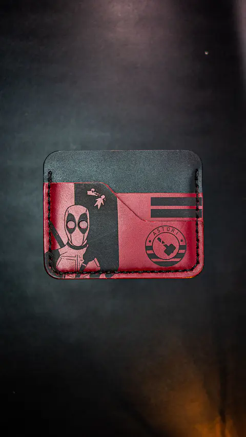 TARJETERO SENCILLO DE CUERO  / DEADPOOL CONCEPT
