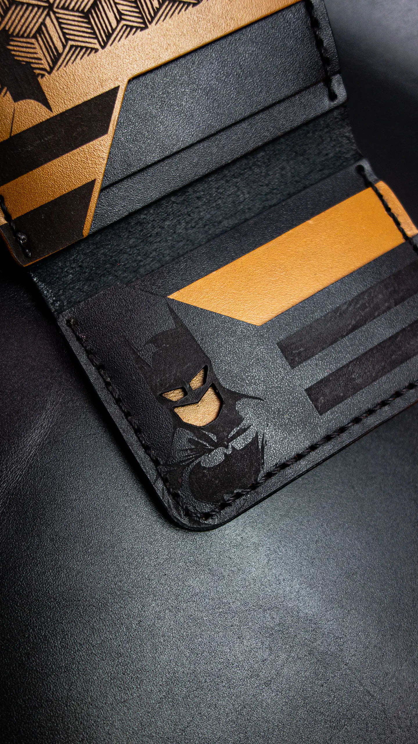 TARJETERO VERTICAL DE CUERO / BATMAN / PORTA DOCUMENTO 3