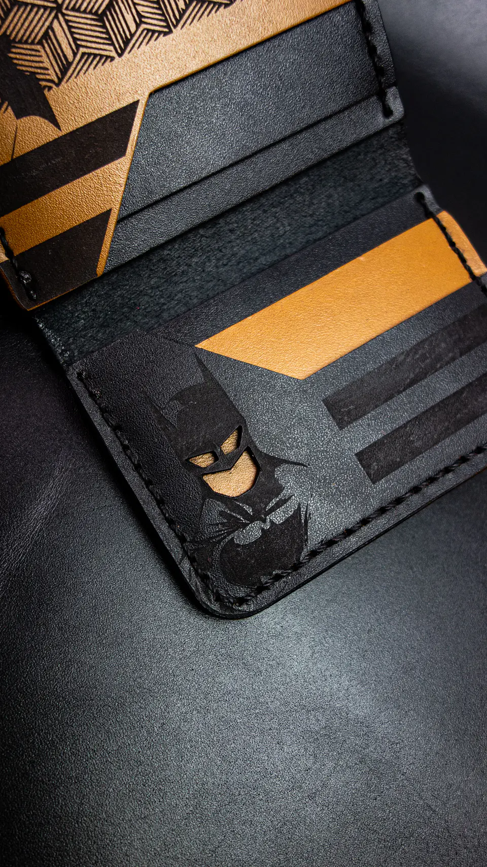 TARJETERO VERTICAL DE CUERO / BATMAN / PORTA DOCUMENTO 3