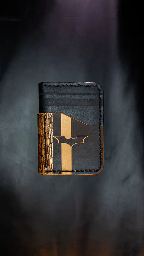 TARJETERO VERTICAL DE CUERO / BATMAN / PORTA DOCUMENTO