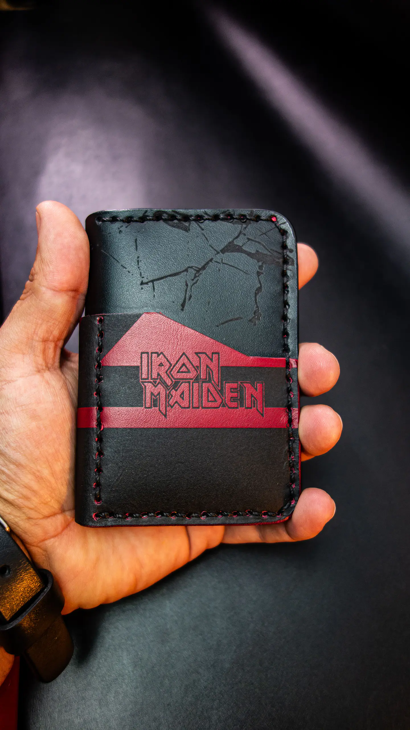 TARJETERO VERTICAL DE CUERO / IRON MAIDEN / PORTA DOCUMENTO 7
