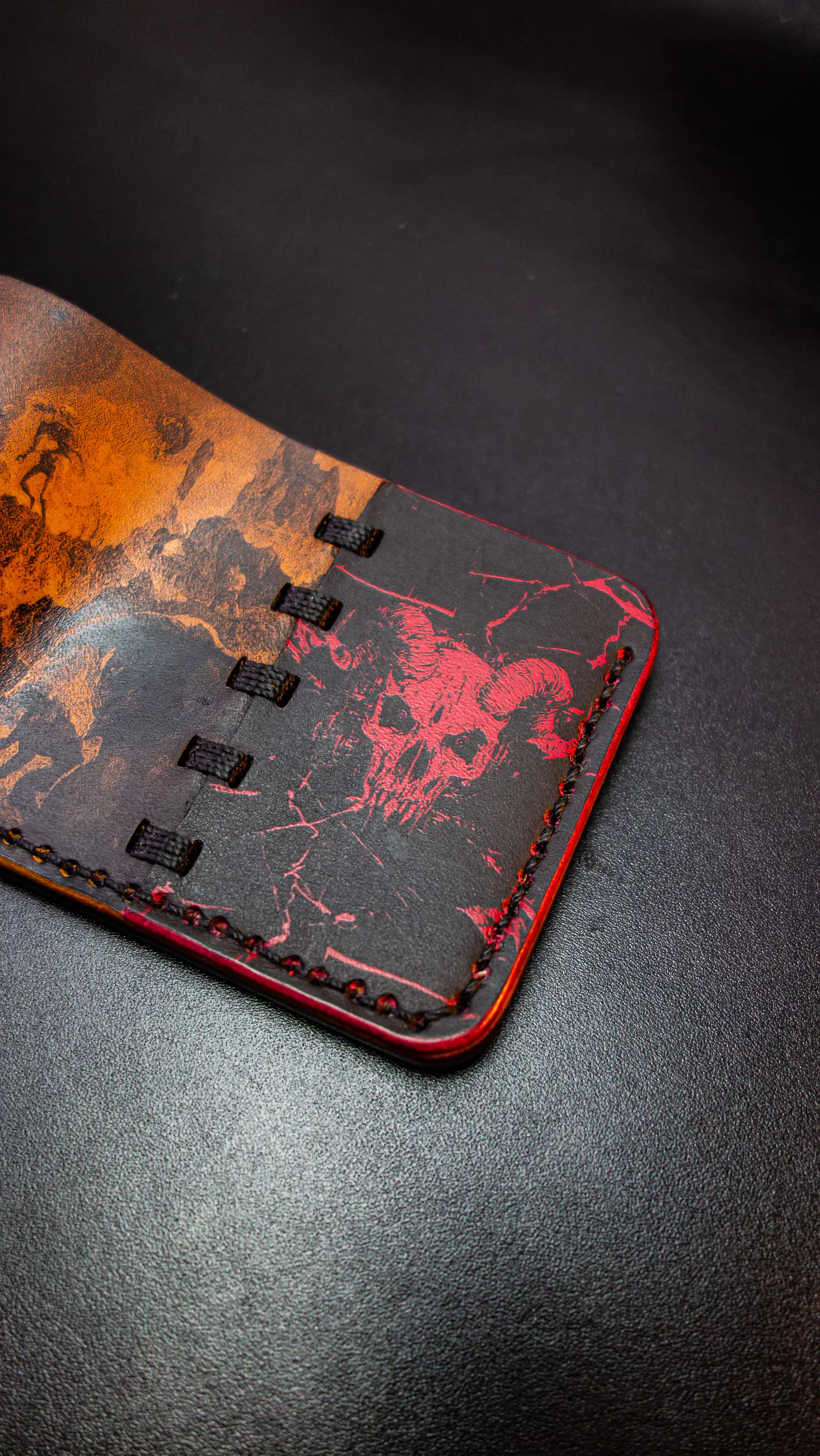 Billetera de Cuero Conceptual – Homenaje a DOOM 4