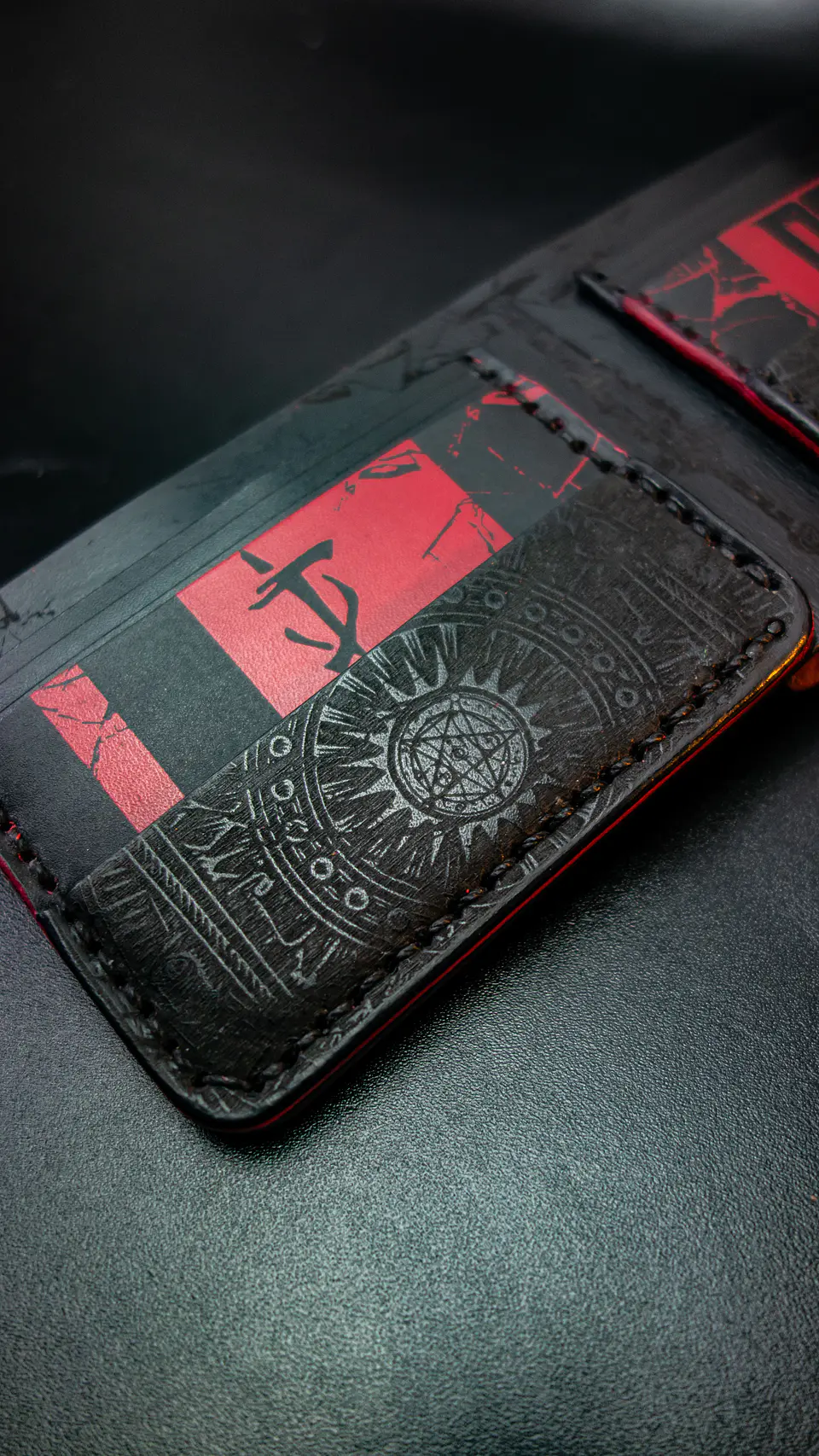 Billetera de Cuero Conceptual – Homenaje a DOOM 7
