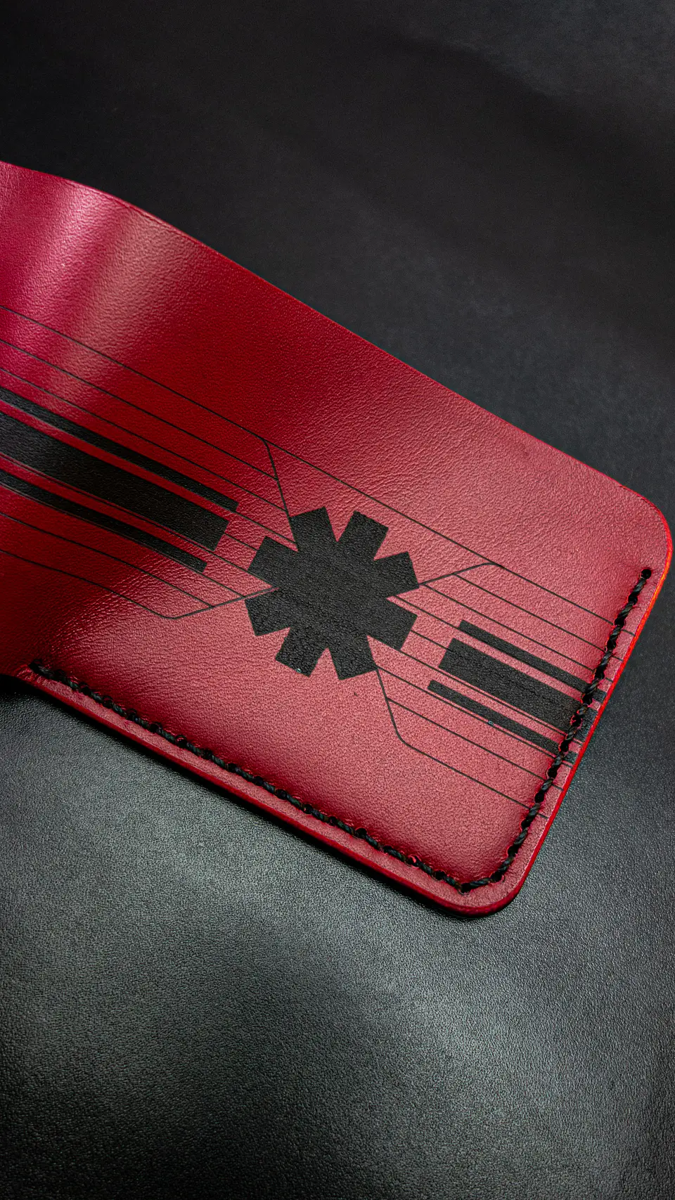 Billetera de Cuero – Homenaje a Red Hot Chili Peppers 🎸🔥 7