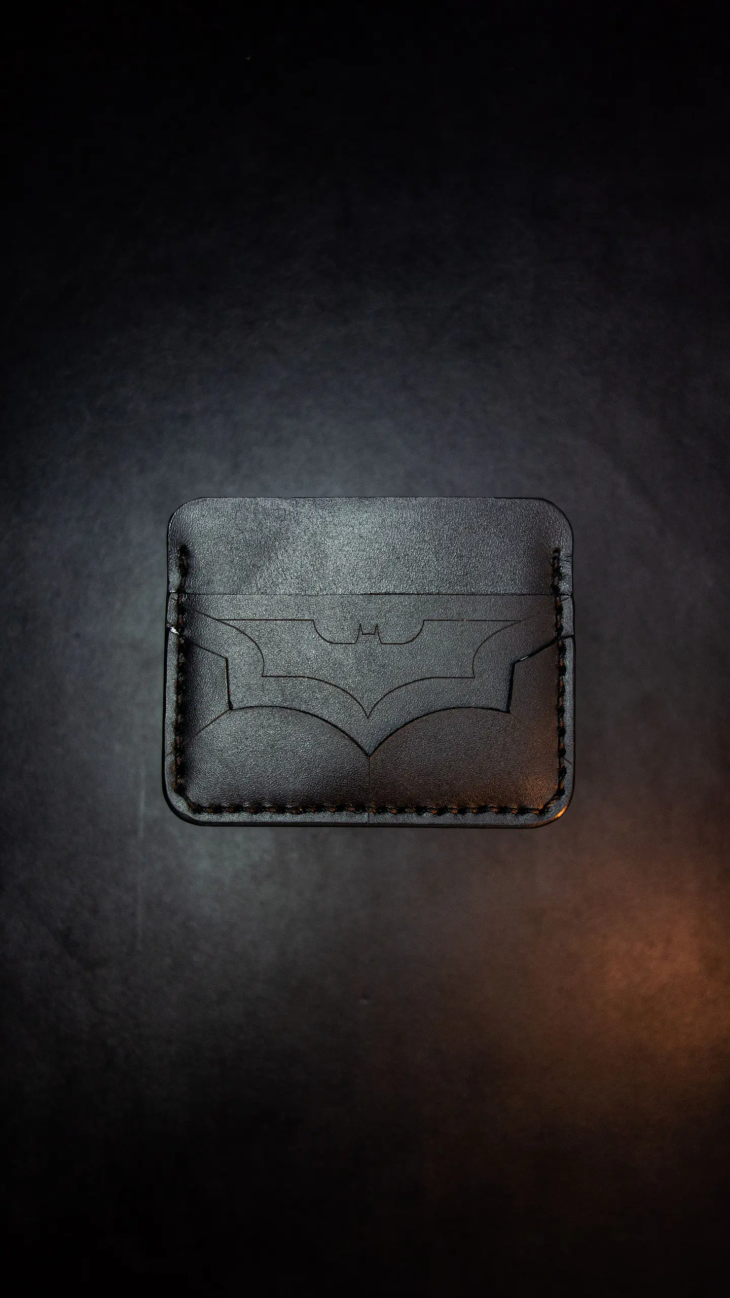 Tarjetero de Cuero BATMAN | Diseño Conceptual Minimalista | ASTORI 4