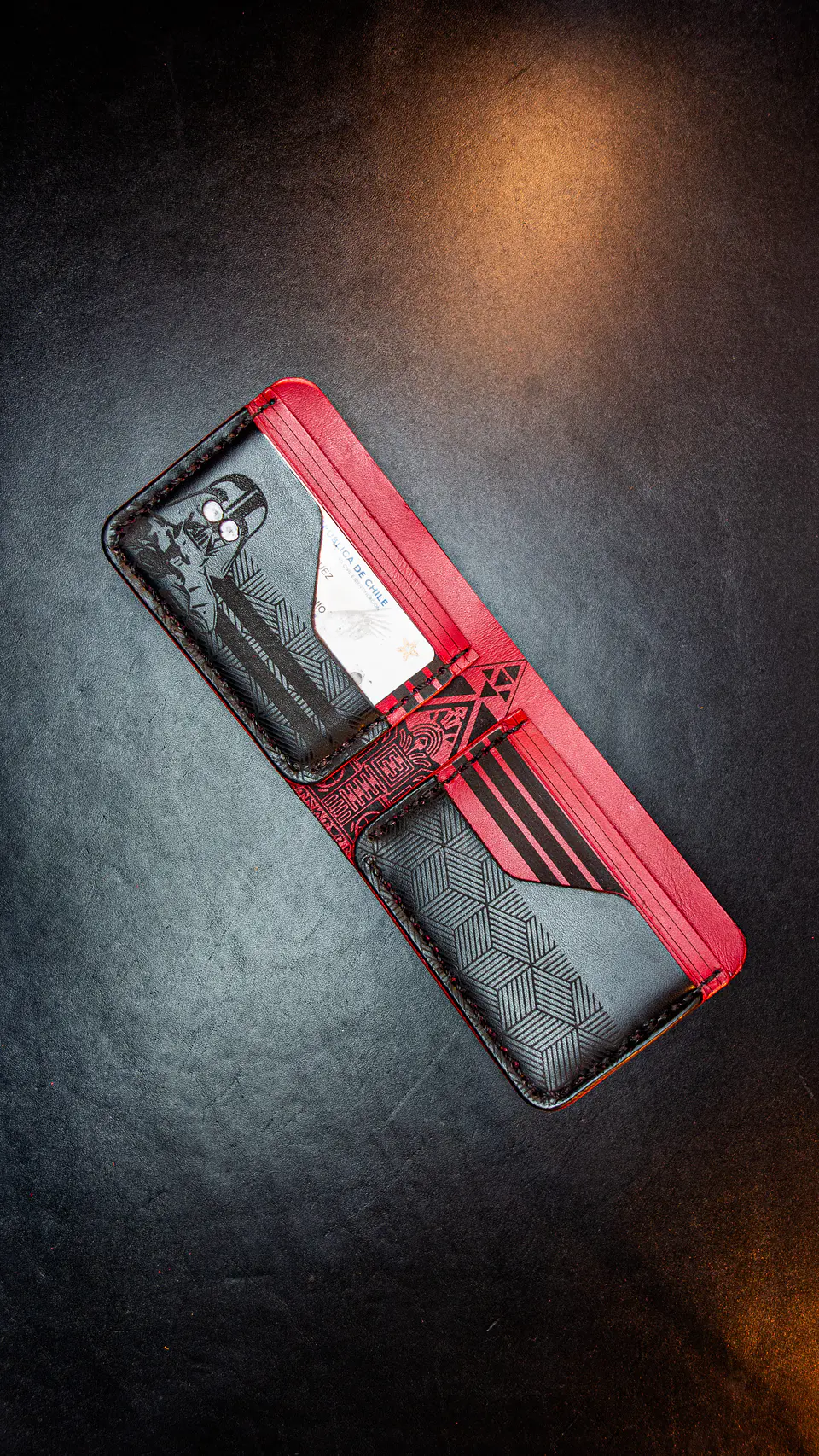 Billetera Conceptual Vader | Cuero Negro & Rojo | Edición Limitada 2