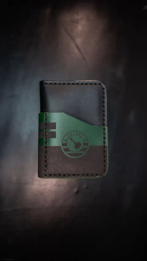Tarjetero Vertical ASTORI - CUERO Verde & Negro 