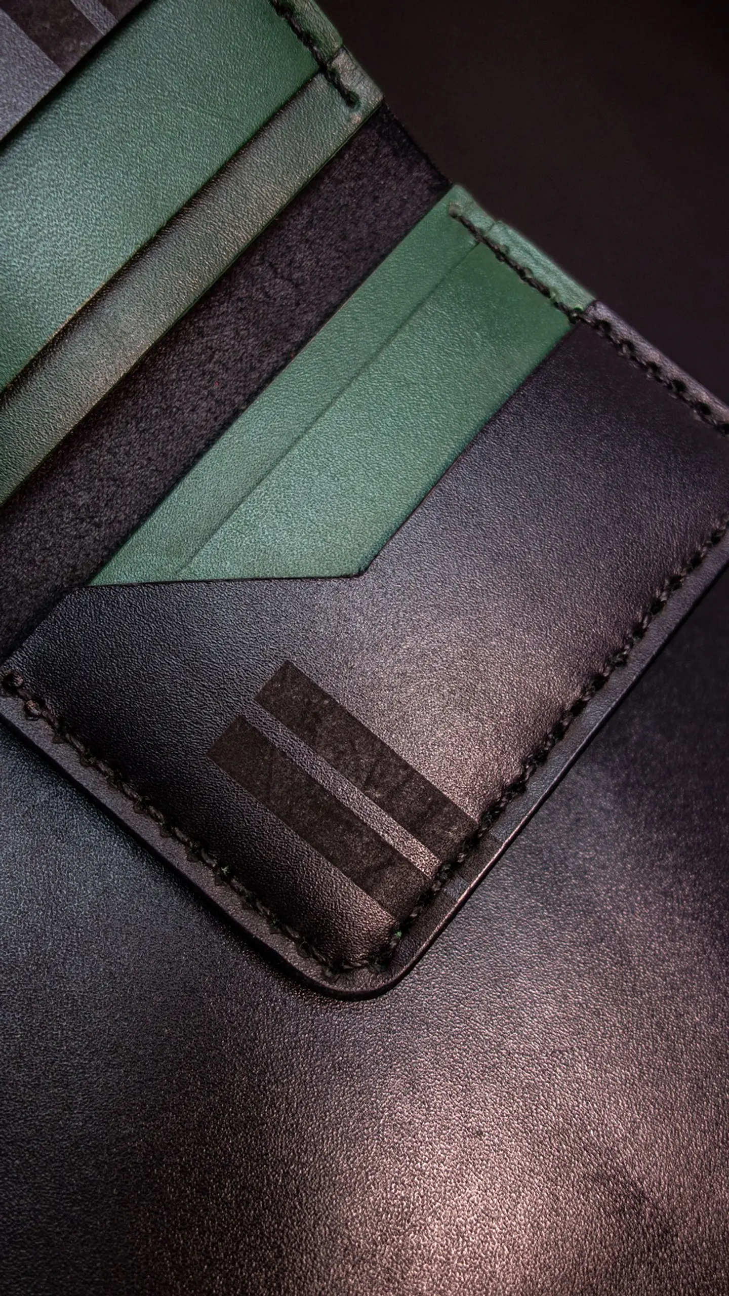 Tarjetero Vertical ASTORI - CUERO Verde & Negro  5