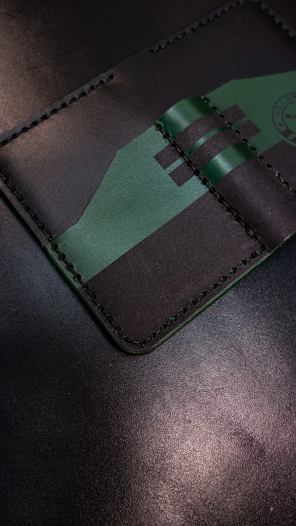 Tarjetero Vertical ASTORI - CUERO Verde & Negro  6