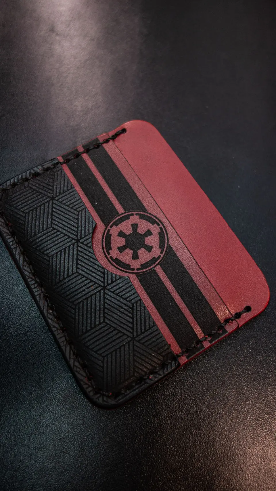 Tarjetero de cuero Conceptual “Vader” — El Lado Oscuro en tus manos 7