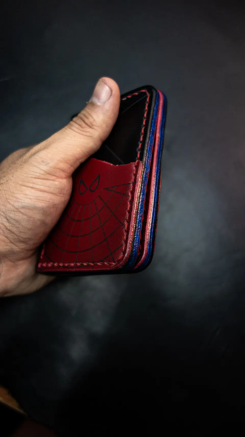 🔥 Tarjetero Vertical “Sentido Arácnido” — Spider-Man 6