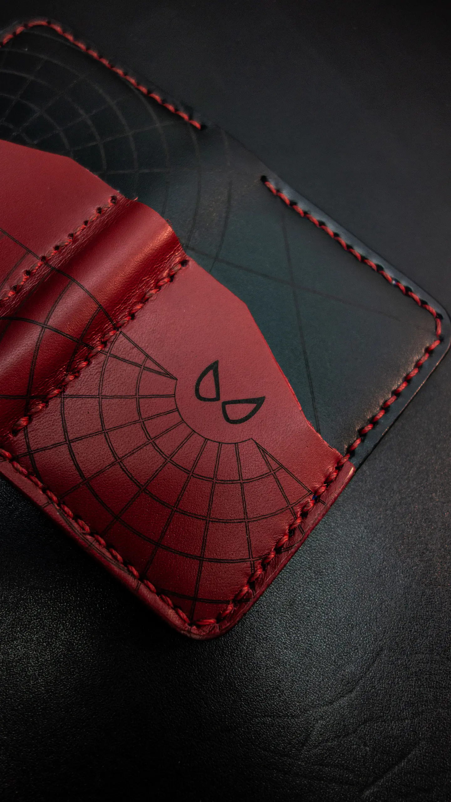 🔥 Tarjetero Vertical “Sentido Arácnido” — Spider-Man 7