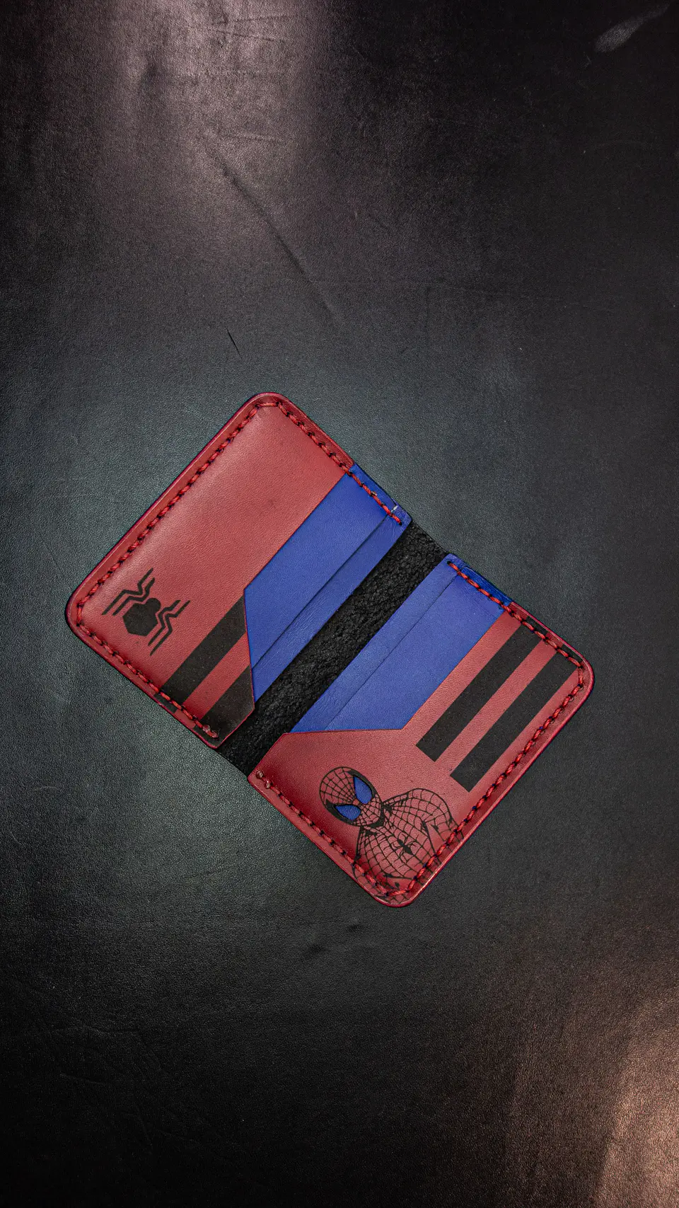🔥 Tarjetero Vertical “Sentido Arácnido” — Spider-Man 3