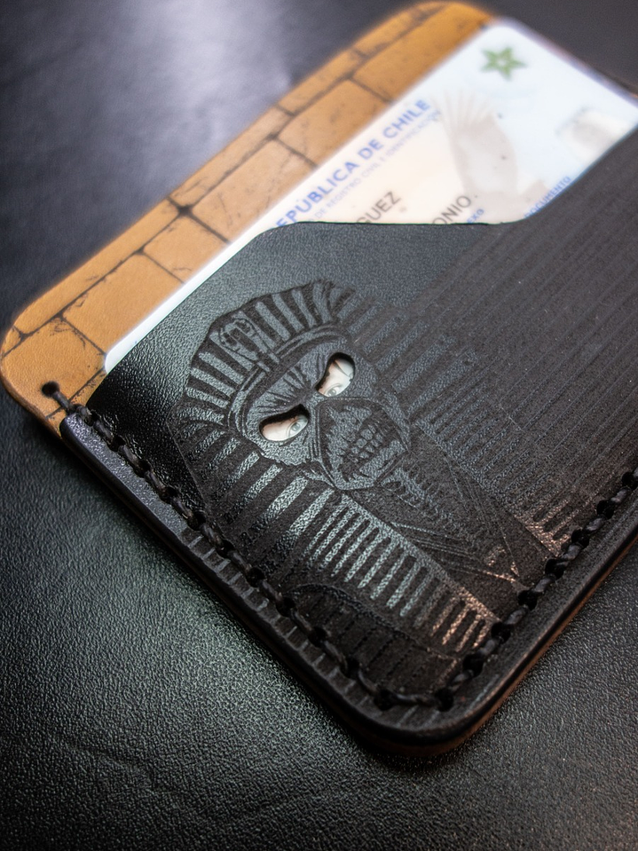 Tarjetero de cuero Conceptual Iron Maiden – Edición Powerslave  4