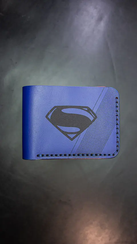 Billetera de Cuero – Homenaje al Hombre de Acero | Diseño conceptual