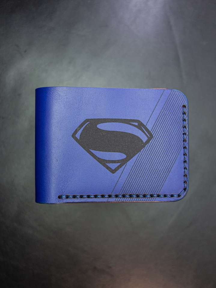 Billetera de Cuero – Homenaje al Hombre de Acero | Diseño conceptual 1
