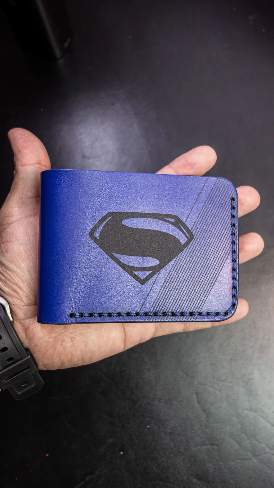 Billetera de Cuero – Homenaje al Hombre de Acero | Diseño conceptual 9