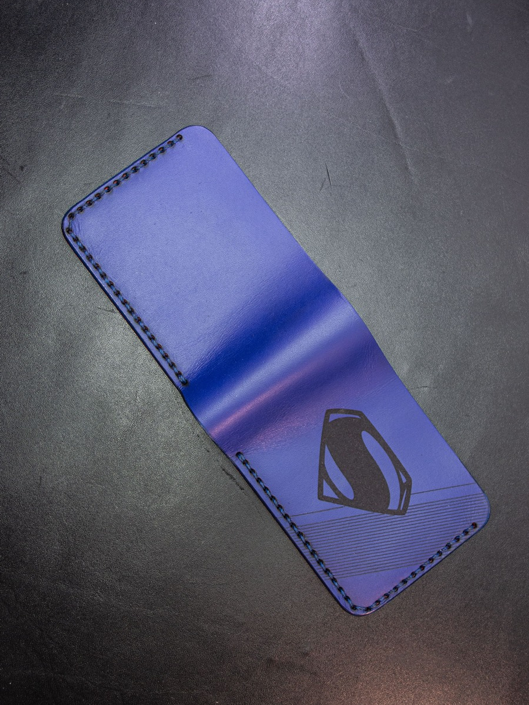 Billetera de Cuero – Homenaje al Hombre de Acero | Diseño conceptual 5