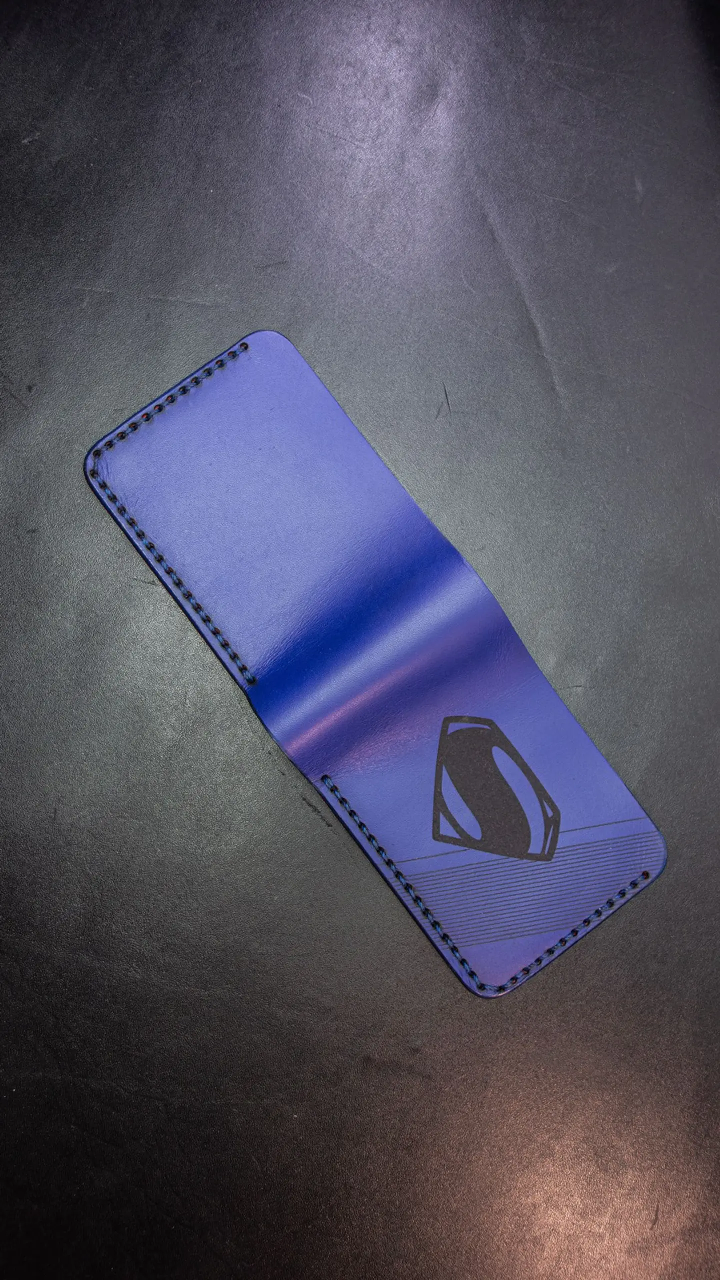 Billetera de Cuero – Homenaje al Hombre de Acero | Diseño conceptual 5