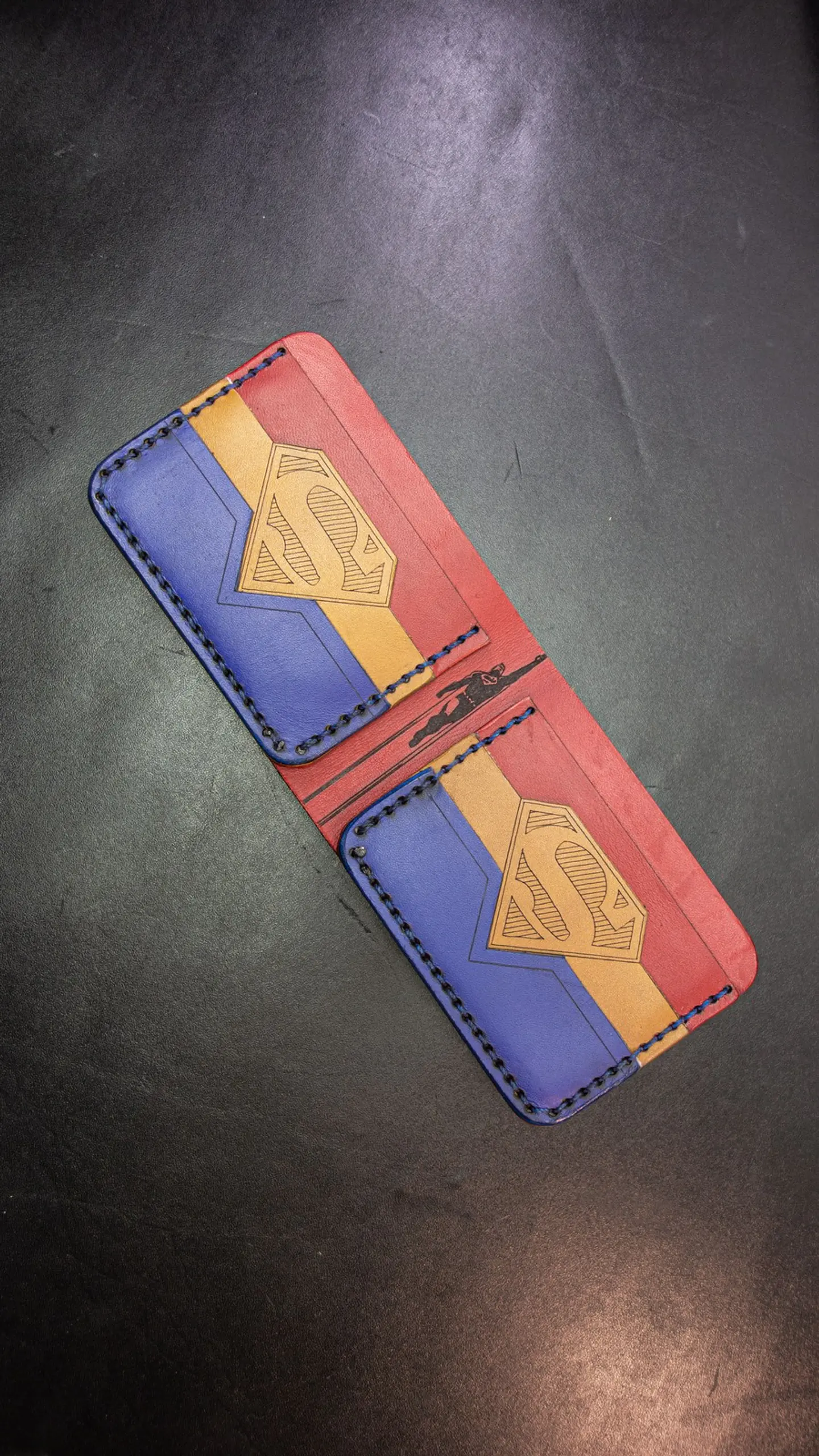 Billetera de Cuero – Homenaje al Hombre de Acero | Diseño conceptual 2