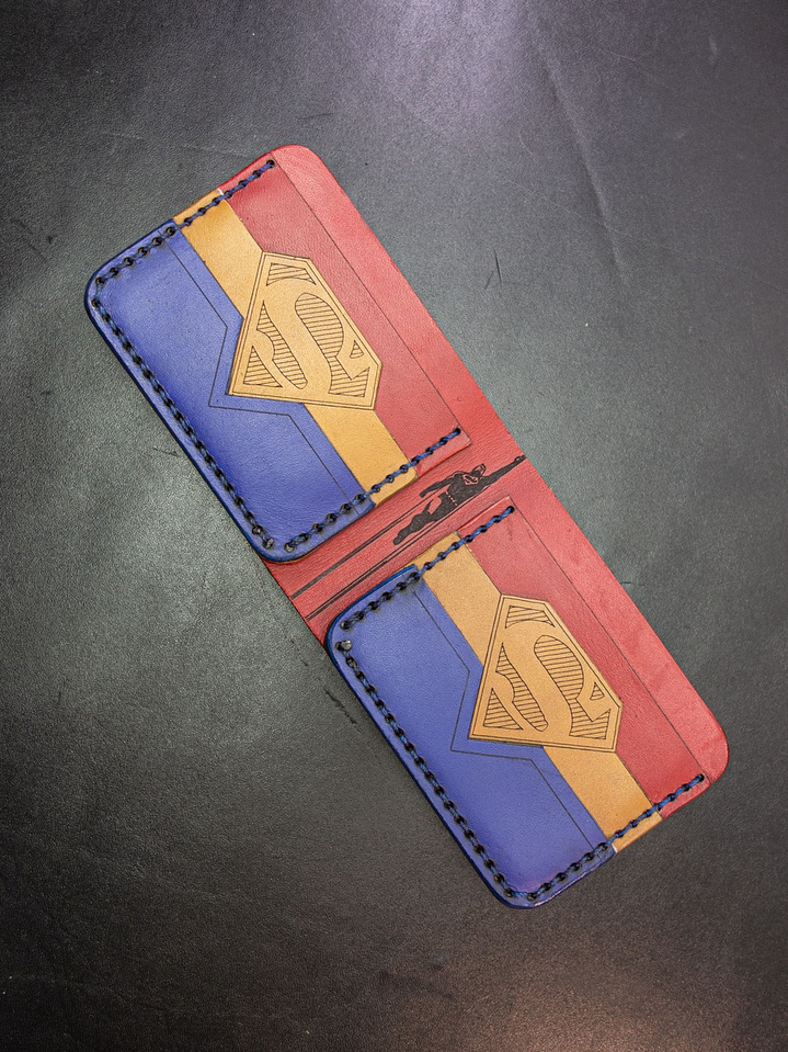 Billetera de Cuero – Homenaje al Hombre de Acero | Diseño conceptual 2