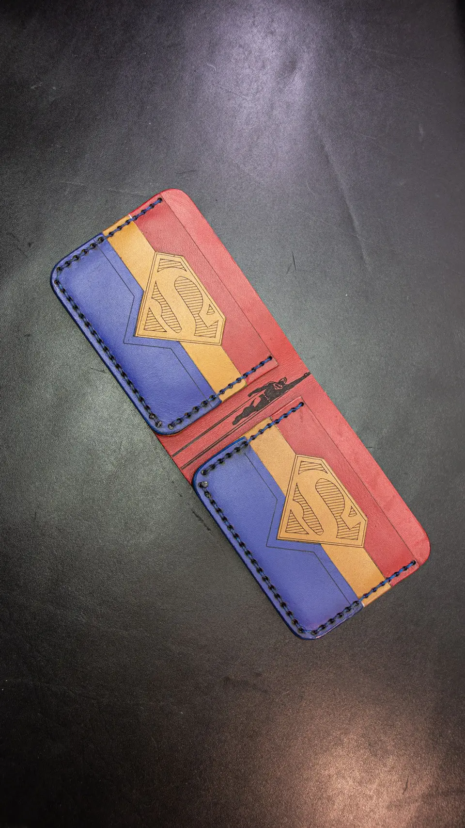 Billetera de Cuero – Homenaje al Hombre de Acero | Diseño conceptual 2