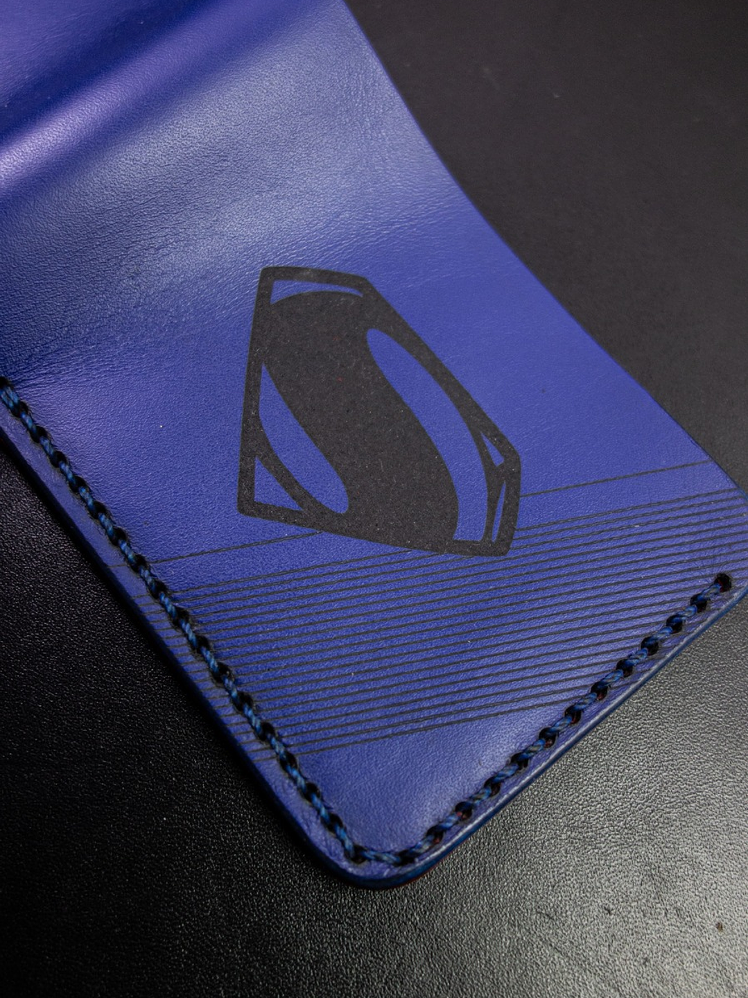 Billetera de Cuero – Homenaje al Hombre de Acero | Diseño conceptual 8