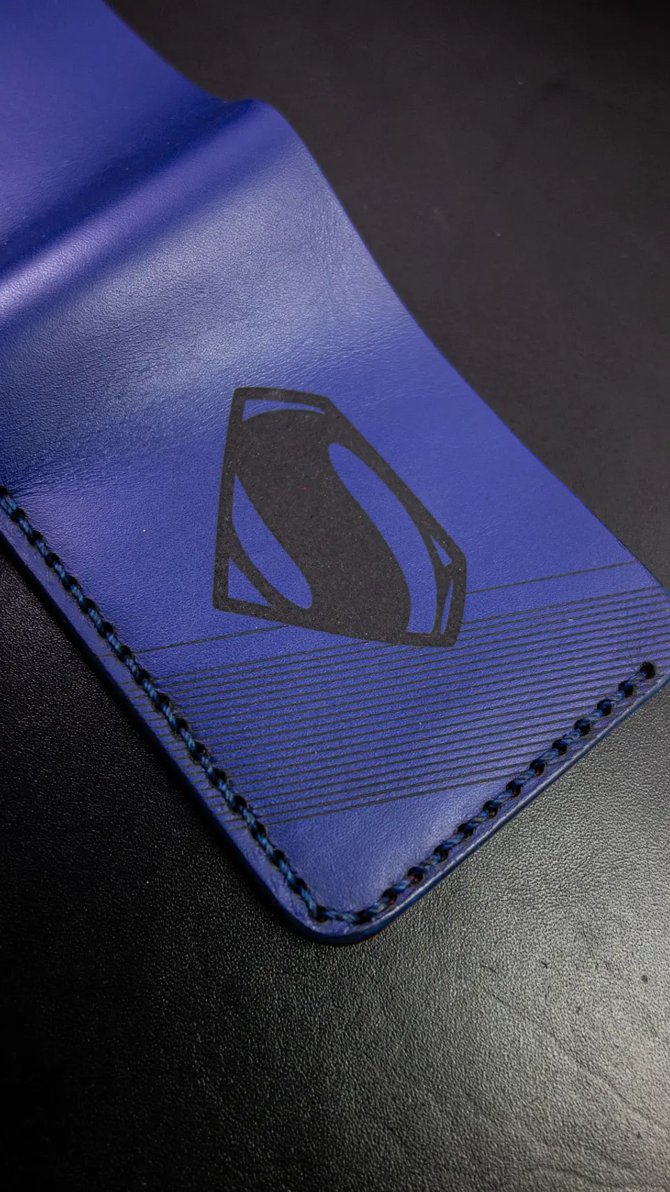 Billetera de Cuero – Homenaje al Hombre de Acero | Diseño conceptual 8