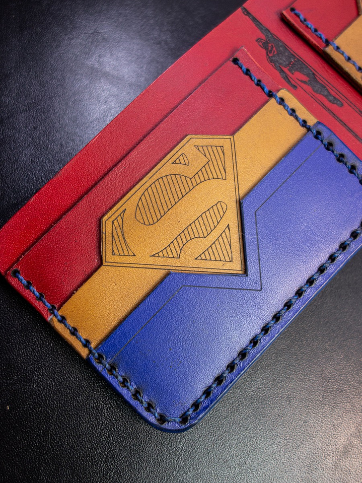 Billetera de Cuero – Homenaje al Hombre de Acero | Diseño conceptual 4