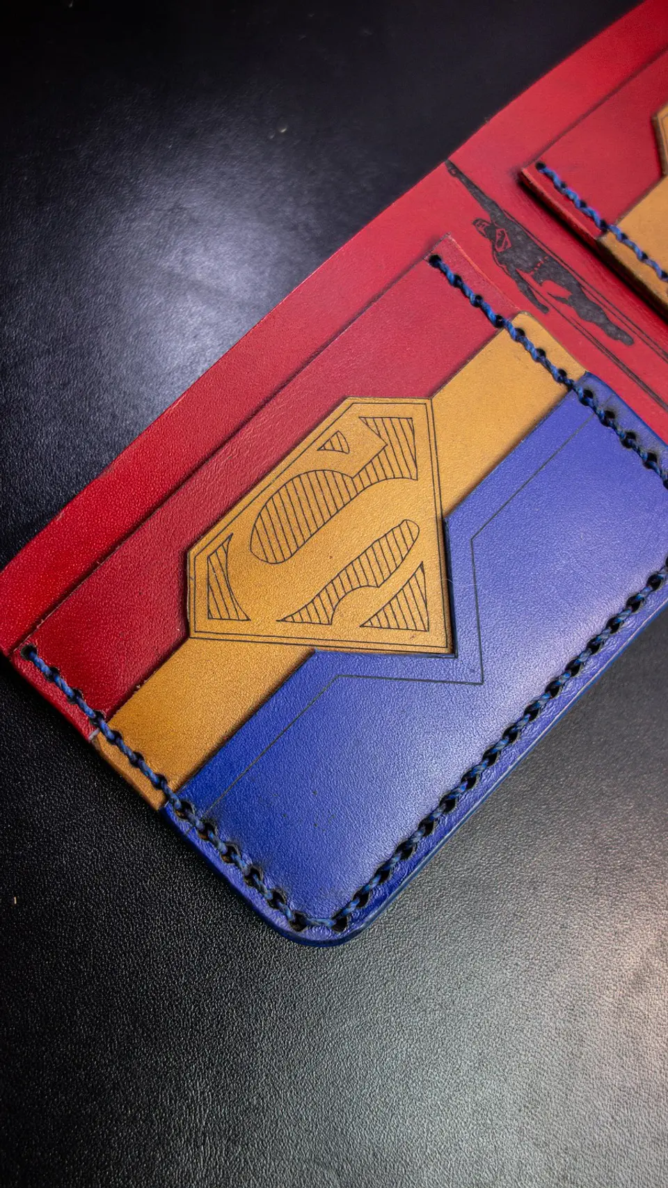 Billetera de Cuero – Homenaje al Hombre de Acero | Diseño conceptual 4
