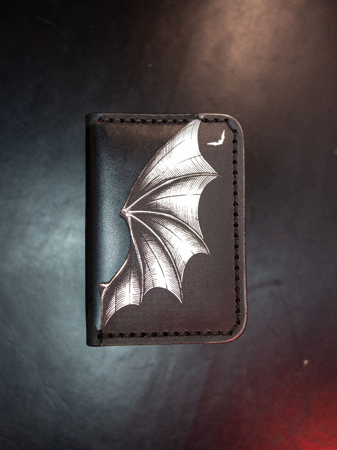 TARJETERO VERTICAL DE CUERO DRACULA - GOTICO 1